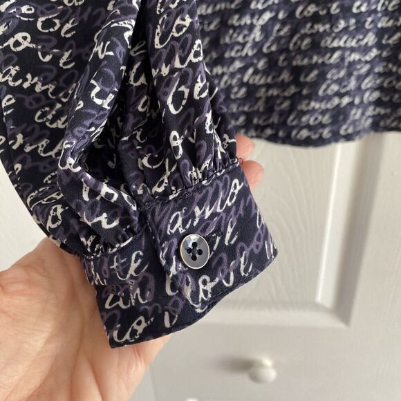 CABI Women's Te Amo Love Script Spell Out Blouse Navy Top size Small - Picture 4 of 8